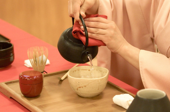 女人喝茶要行扣茶禮嗎，叩茶禮女士能用嗎？