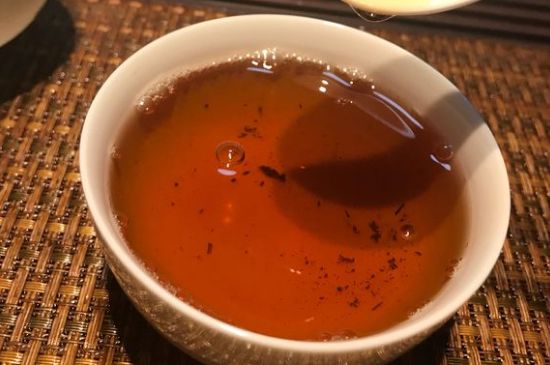 大紅袍第一泡要倒掉嗎，洗茶水需倒掉但第一泡出湯