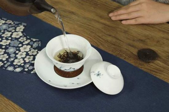 各類茶的注水方式，不同的茶泡茶時怎么注水