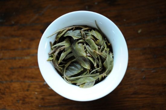 干吃茶葉致癌嗎，長期吃干茶葉的危害