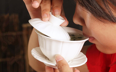 三才蓋碗的正確拿法，三才蓋碗抓碗法圖解