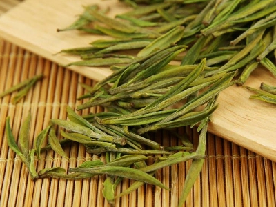 安吉白茶的功效與作用，簡單概括安吉<a href=http://m.kptqqz.com/fenlei/baicha/ target=_blank class=infotextkey>白茶功效</a>