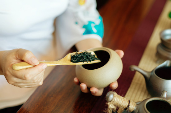 女人喝茶要行扣茶禮嗎，叩茶禮女士能用嗎？