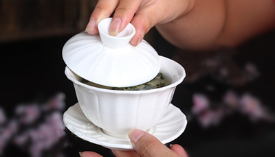 三才蓋碗的正確拿法，三才蓋碗抓碗法圖解