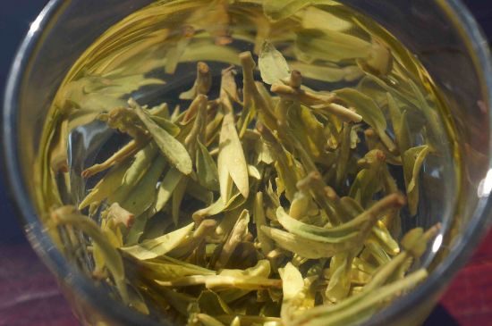 安吉白茶冷藏好還是冷凍好？這個需要根據(jù)存放時間來選擇