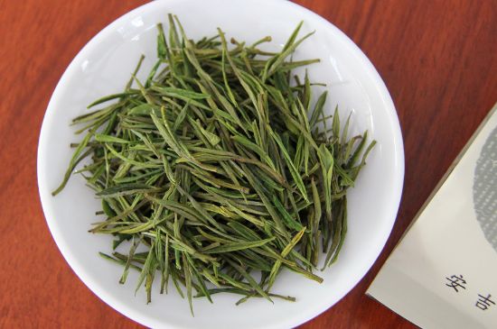 安吉白茶冷藏好還是冷凍好？這個需要根據(jù)存放時間來選擇