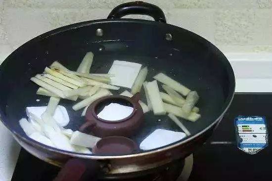 開(kāi)壺放豆腐是錯(cuò)誤的，新買的紫砂壺正確開(kāi)壺建議