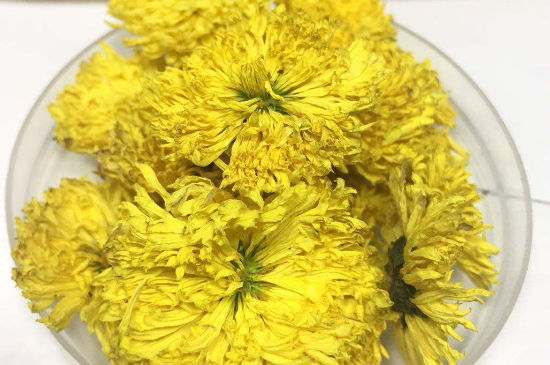 菊花茶大朵小朵有什么區(qū)別，菊花喝大朵還是小朵？