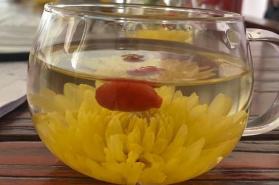 晚上可以喝菊花茶泡水嗎，睡覺前能不能喝菊花茶？