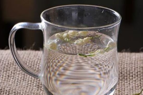 茉莉泡水禁忌，茉莉干花泡水的功效與禁忌