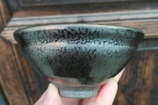 怎么鑒別建盞化學(xué)釉，真假建盞的對(duì)比與辨別