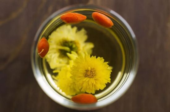 菊花茶的最佳搭配有哪幾樣，菊花茶和什么搭配喝效果好？