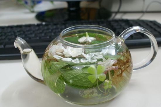 茉莉泡水禁忌，茉莉干花泡水的功效與禁忌