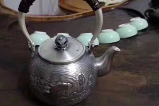 常見(jiàn)的七大材質(zhì)的茶具優(yōu)缺點(diǎn)，用什么材質(zhì)的茶具泡茶最好？