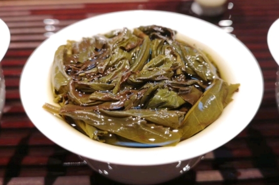 長(zhǎng)期喝巖茶會(huì)上火嗎？巖茶這樣喝了容易上火！