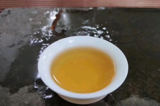 新舊白茶怎么區(qū)分，怎么分辨白茶是新還是舊