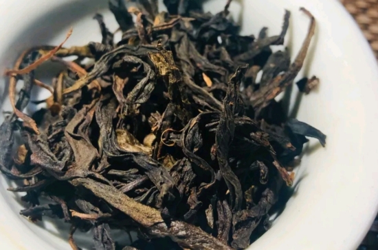 長(zhǎng)期喝巖茶會(huì)上火嗎？巖茶這樣喝了容易上火！