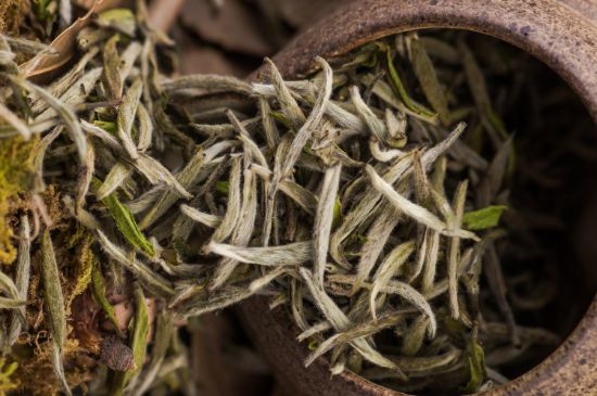 福鼎白茶要喝老的嗎，為什么喝白茶要喝老茶存新茶？