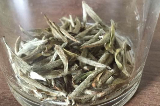 白毫銀針年份越久越好嗎，銀針白毫是否越陳越好