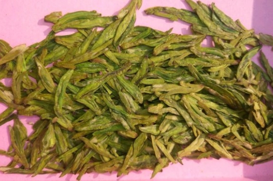 西湖龍井新茶和陳茶的區(qū)別，怎么區(qū)分龍井新茶和舊茶？