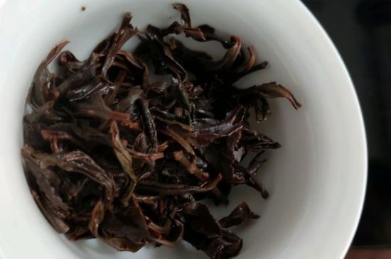 正山小種喝起來苦澀有點(diǎn)酸對(duì)嗎，正山小種發(fā)酸有害嗎