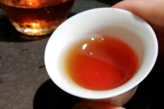 長(zhǎng)期喝巖茶會(huì)上火嗎？巖茶這樣喝了容易上火！