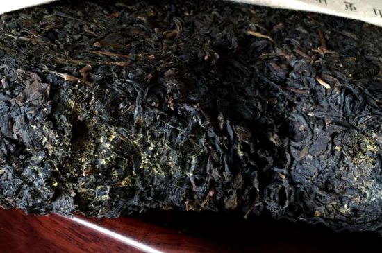 伏茶里的金花是黃曲霉素嗎，金花茯茶里的是什么菌