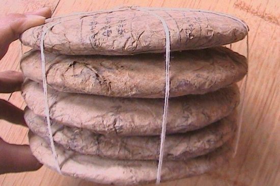 茯磚茶與普洱茶哪個好，茯茶和普洱茶口味區(qū)別